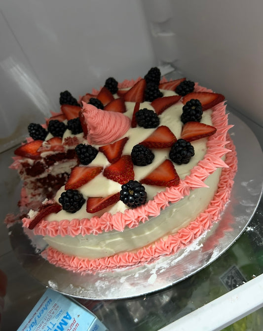1 Tier Red Velvet Cake with topping and icing details